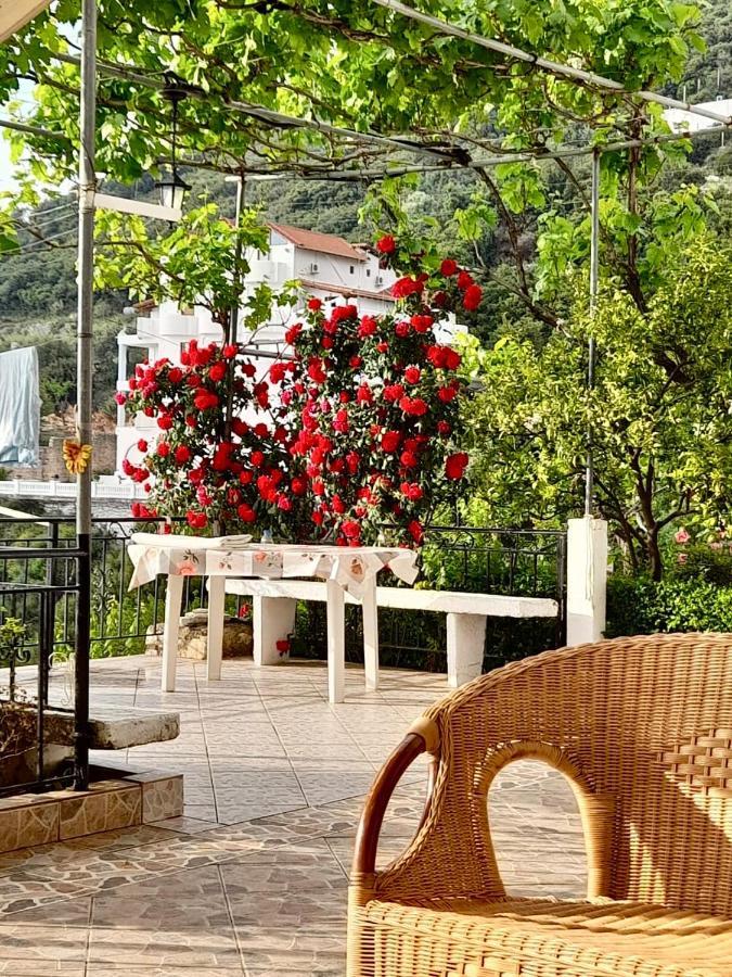 Lida'S House Hotel Lukovë Екстериор снимка