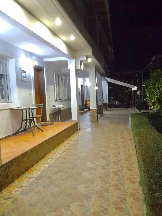 Lida'S House Hotel Lukovë Екстериор снимка