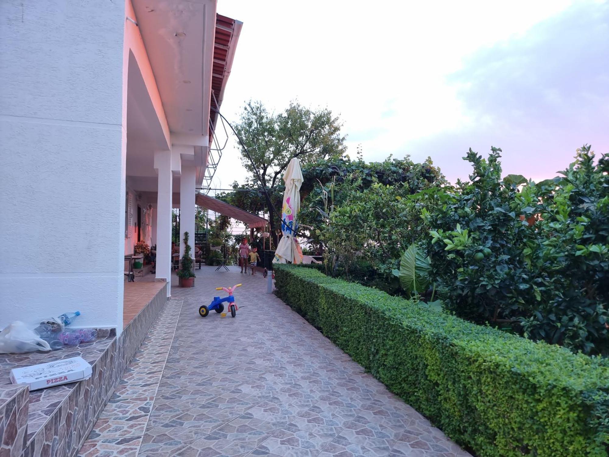 Lida'S House Hotel Lukovë Екстериор снимка