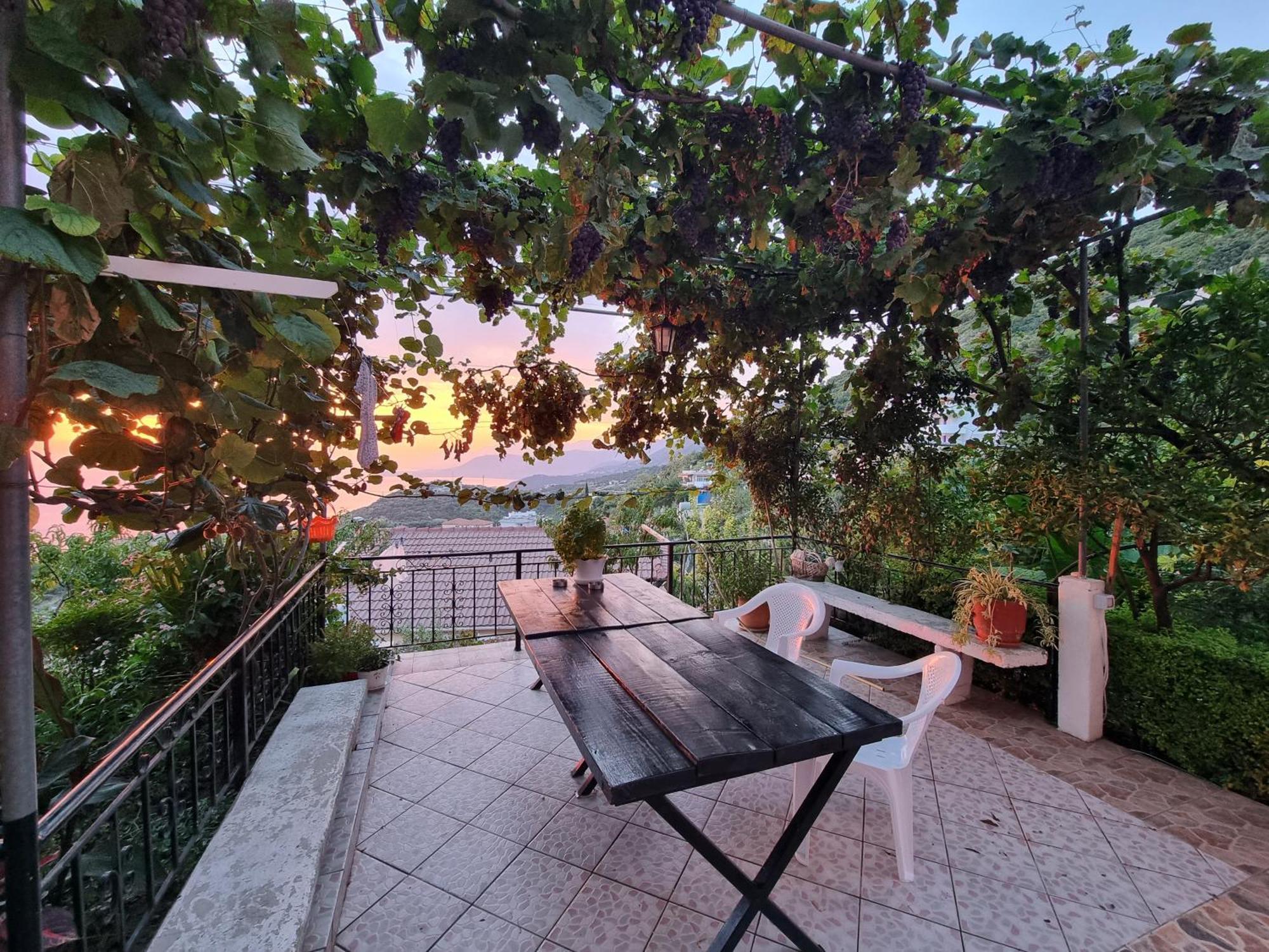 Lida'S House Hotel Lukovë Екстериор снимка