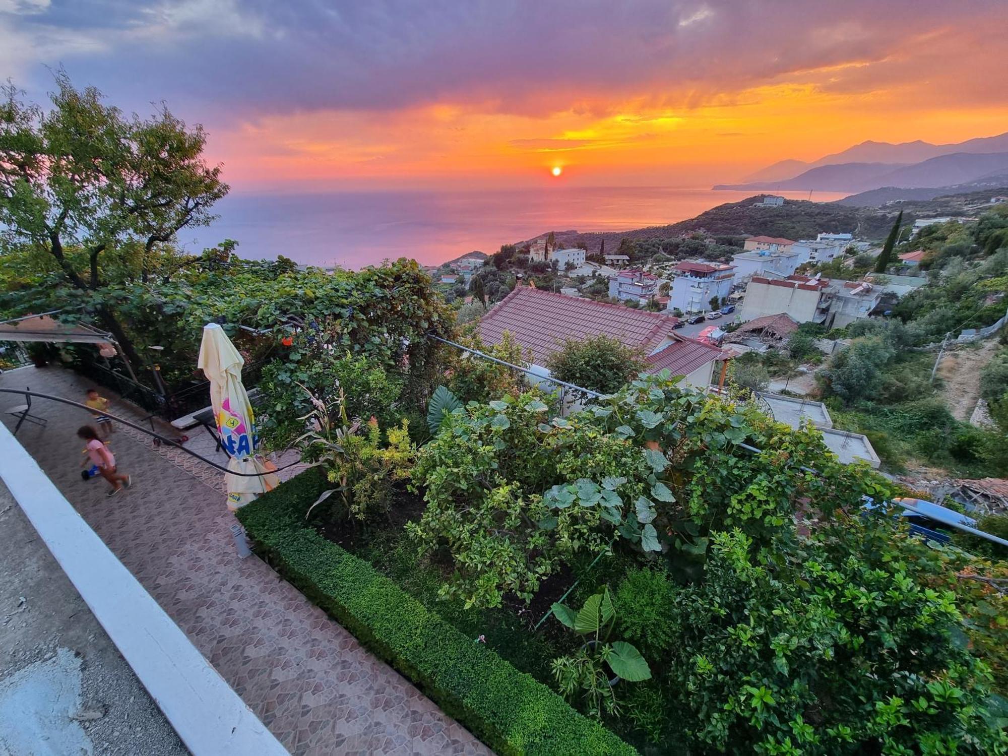 Lida'S House Hotel Lukovë Екстериор снимка