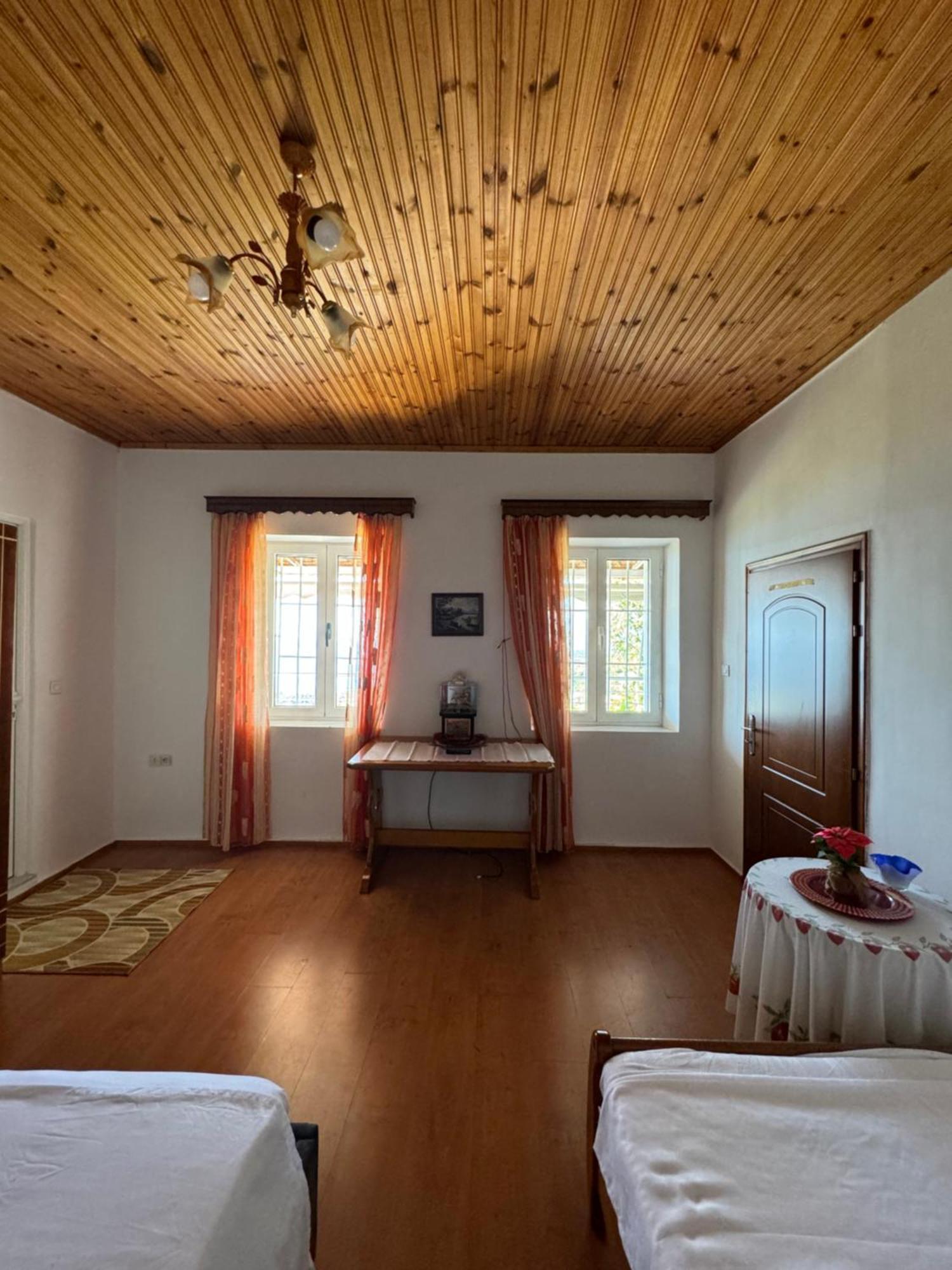 Lida'S House Hotel Lukovë Екстериор снимка