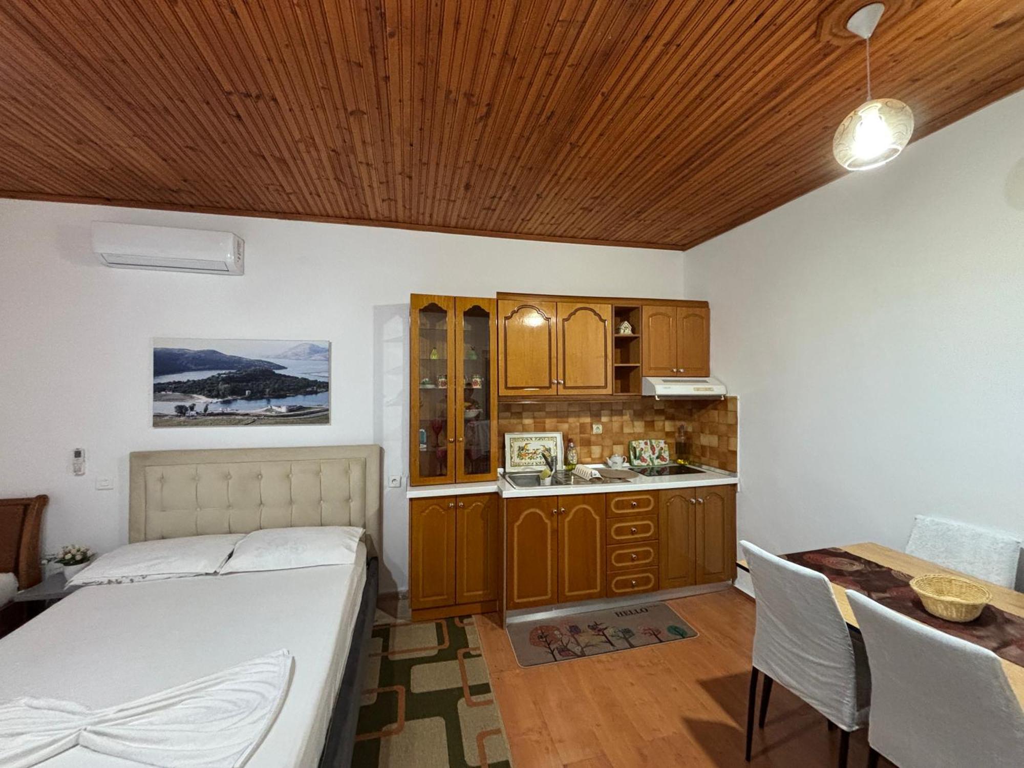 Lida'S House Hotel Lukovë Екстериор снимка