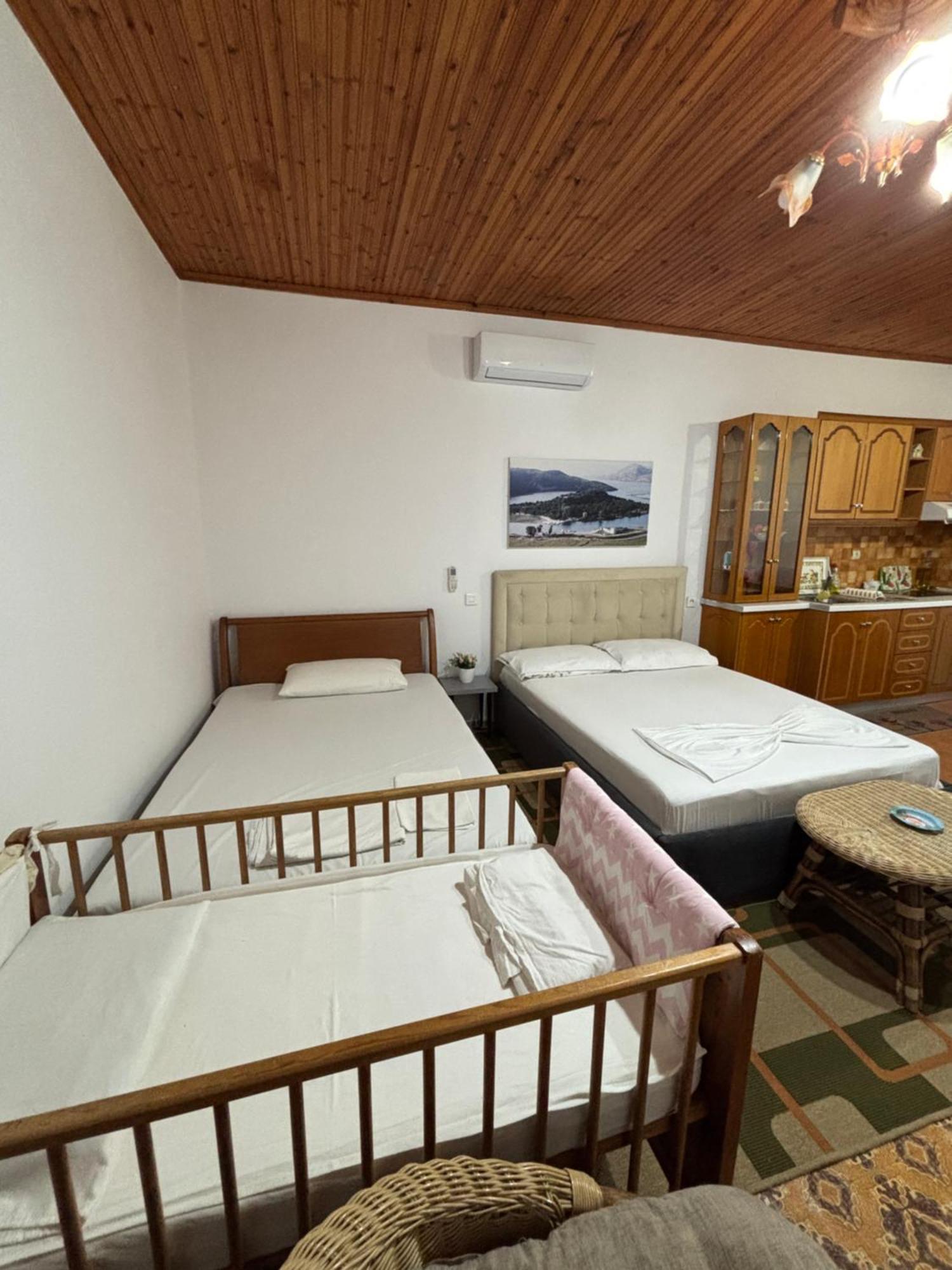 Lida'S House Hotel Lukovë Екстериор снимка