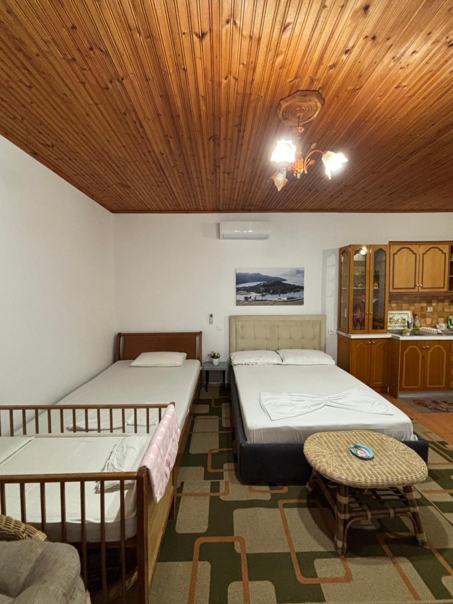 Lida'S House Hotel Lukovë Екстериор снимка